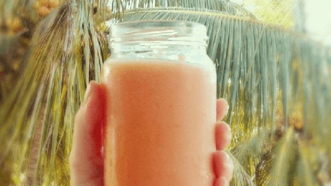 Papaya & banana smoothie - Seven Roses