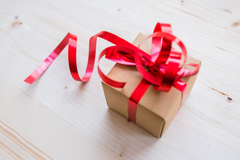 5 Eco-Friendly Gift Wrapping Ideas For the Holidays