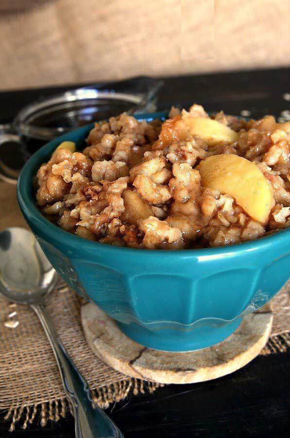 Slow Cooker Apple Cinnamon Oatmeal