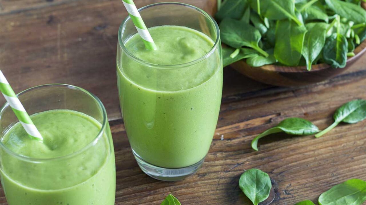 Basil, Lemon & Ginger Green Smoothie - Seven Roses