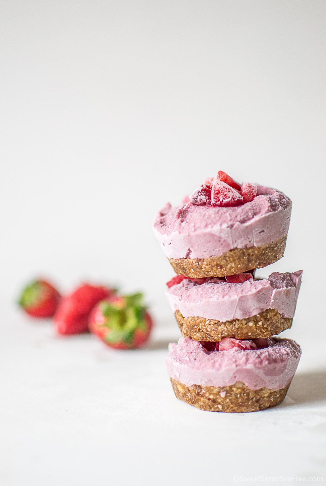 Vegan Strawberry Mini “Cheesecakes”