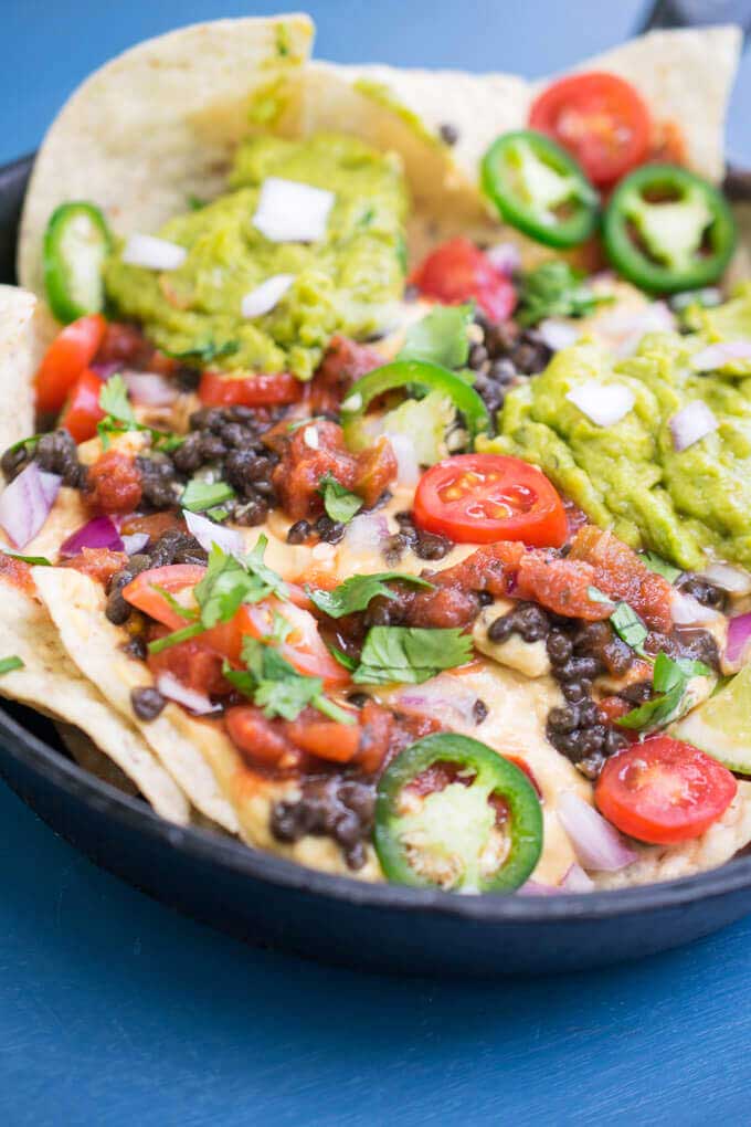 SPICY-VEGAN-NACHOS-SUPREME-movie-night-munchies