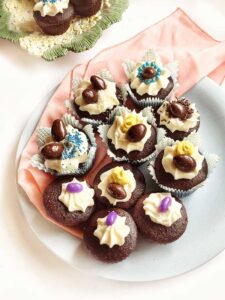 Your ultimate Easter dessert: Vegan Creme Egg Cupcakes - Seven Roses