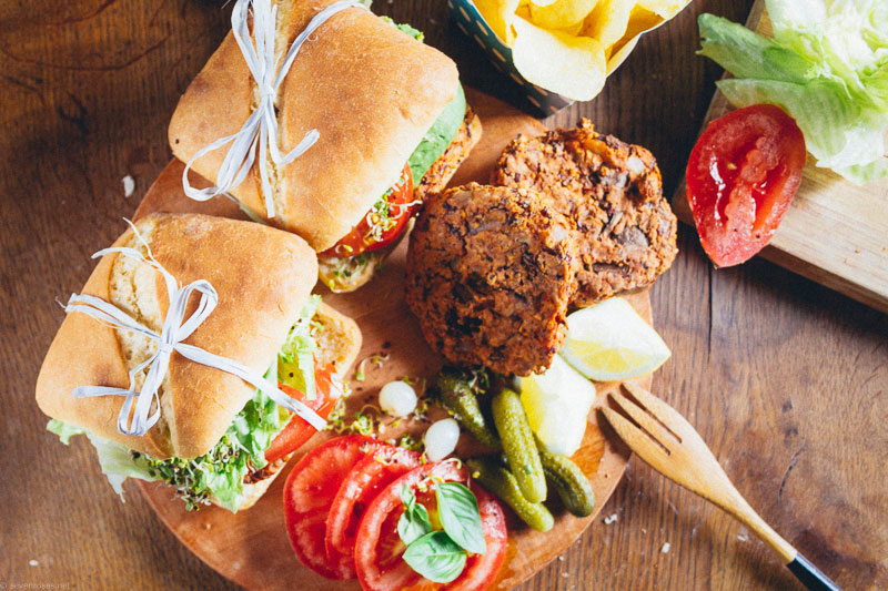 Black Bean Salsa Burgers 