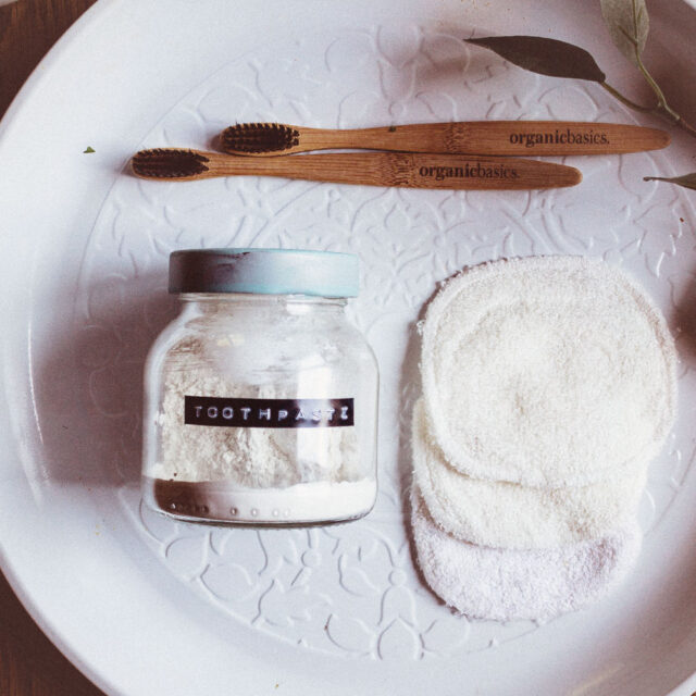 How to make your DIY natural toothpaste - Zero Waste & Vegan - Seven Roses