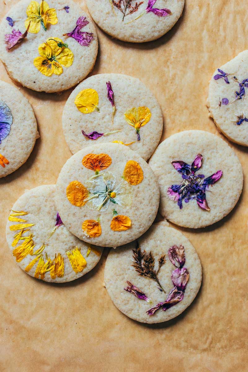 FLORAL VEGAN SHORTBREAD