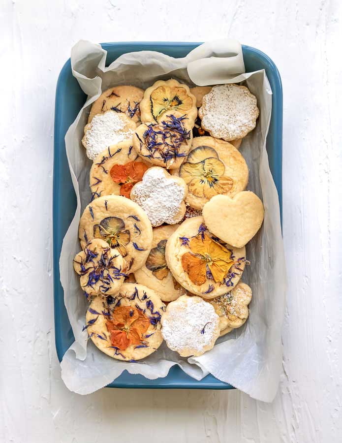 Shortbread Cookies With Edible Flowers