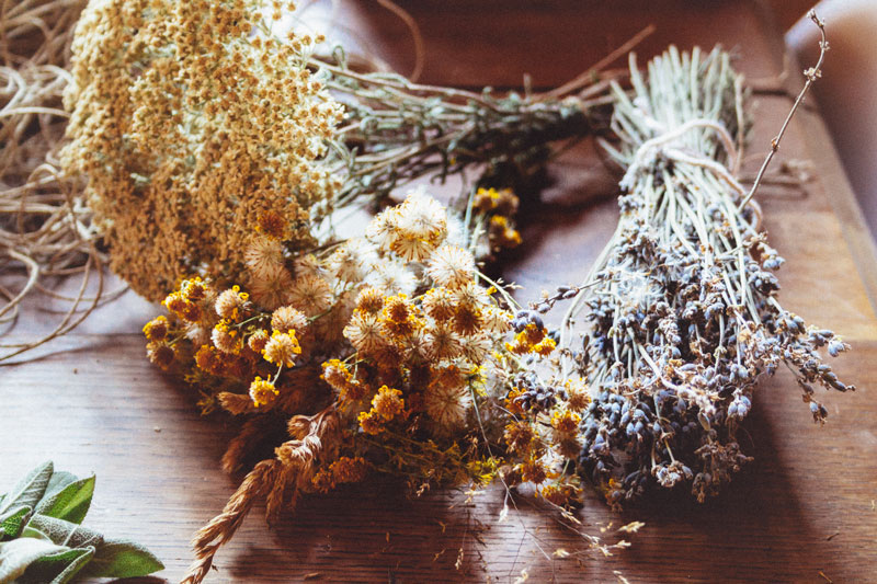 How to make your own DIY Smudge Sticks: which herbs to choose, and what are their properties