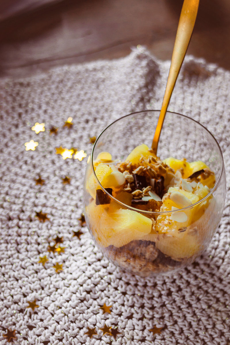 Simple last minute dessert recipe for New Year's Eve party: pineapple & granola verrine