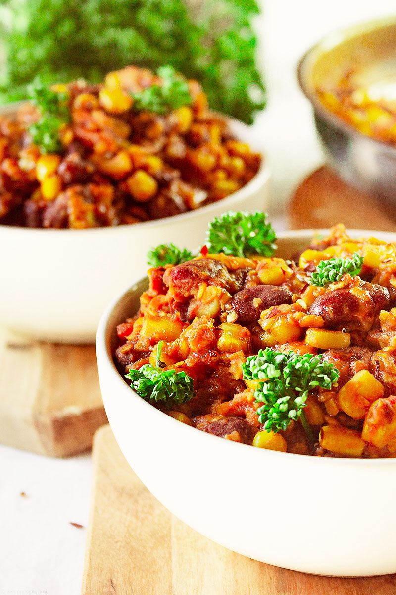 Soul-satisfying, easy Vegan chili made with ingredients you already ...