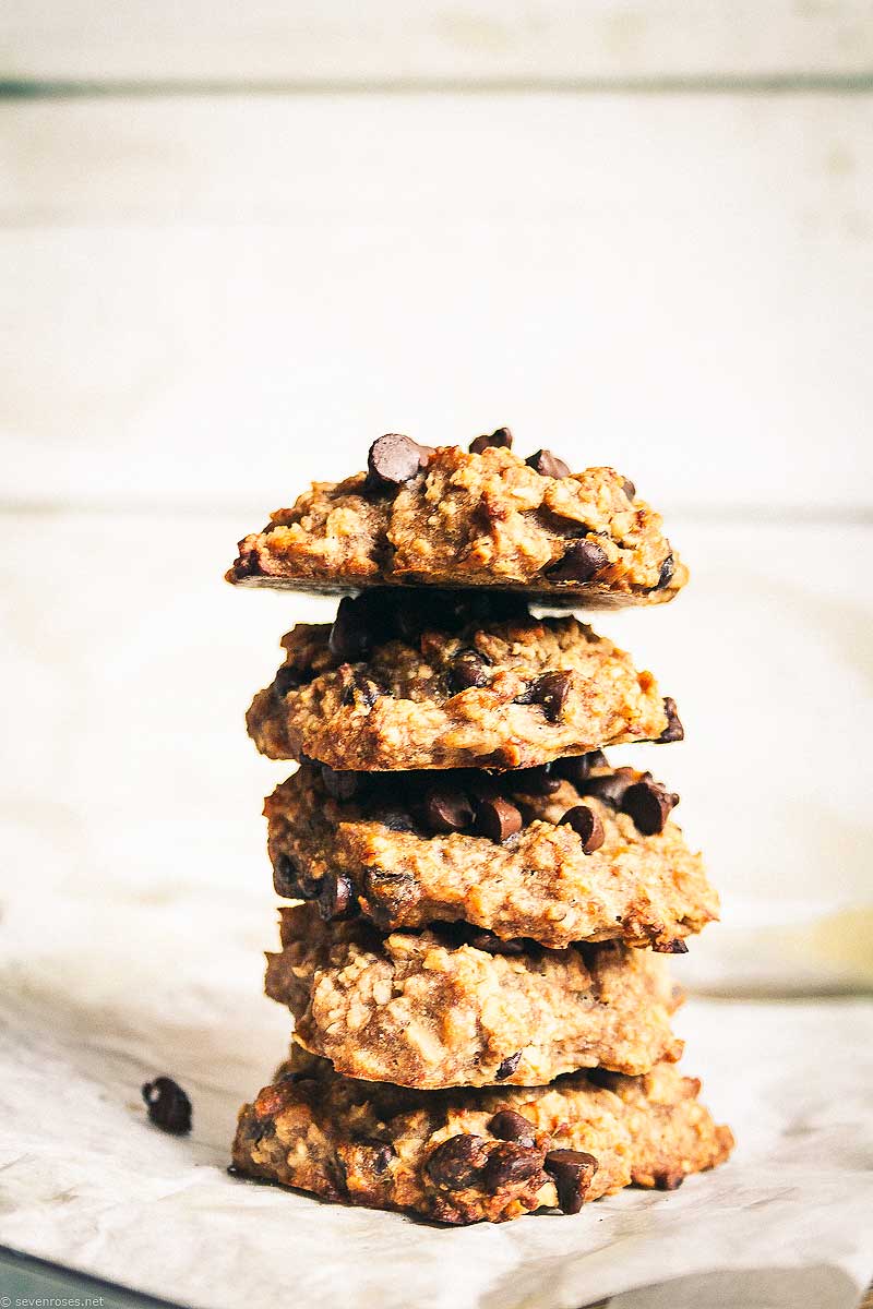 Got banans, oats and peanut butter? Go ahead and make these simple cookies