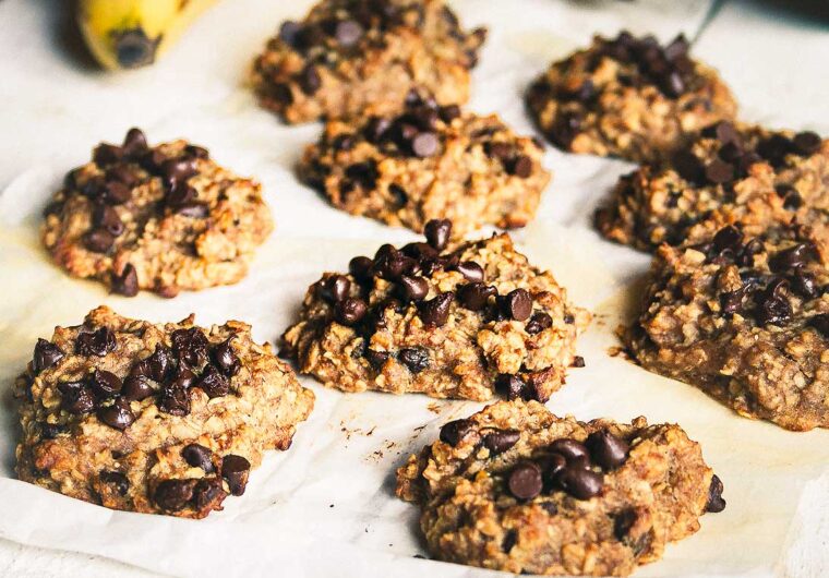 Craving something sweet? Try these flourless 3-ingredient cookies