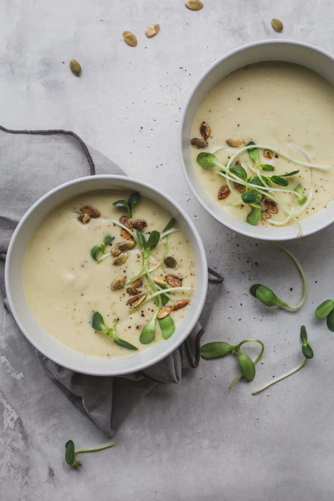 3-INGREDIENT VEGAN ZUCCHINI SOUP