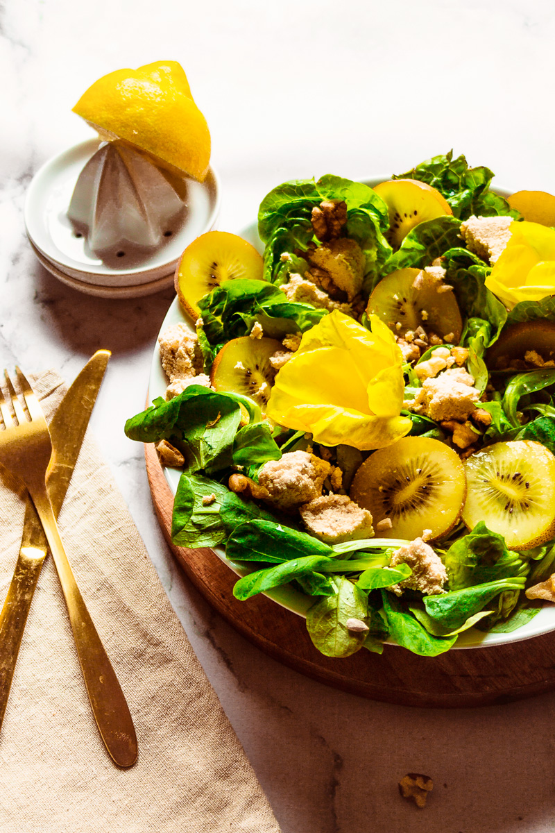 The advantage with this summer salad is that you can prepare your tofu feta in advance (it will keep up to a week in the fridge) and add the fresh ingredients at the very last moment.