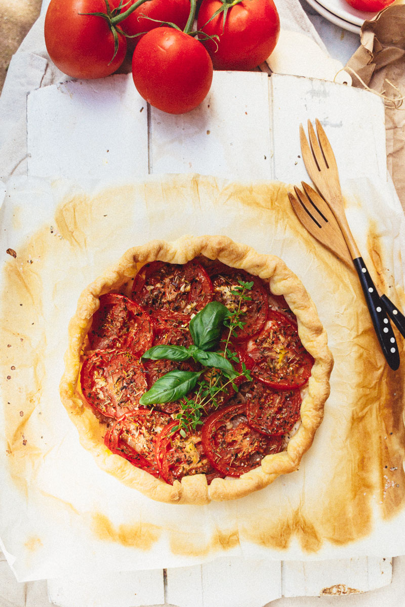 French rustic tomato tart with puff pastry: Summer in a bite! - Seven Roses