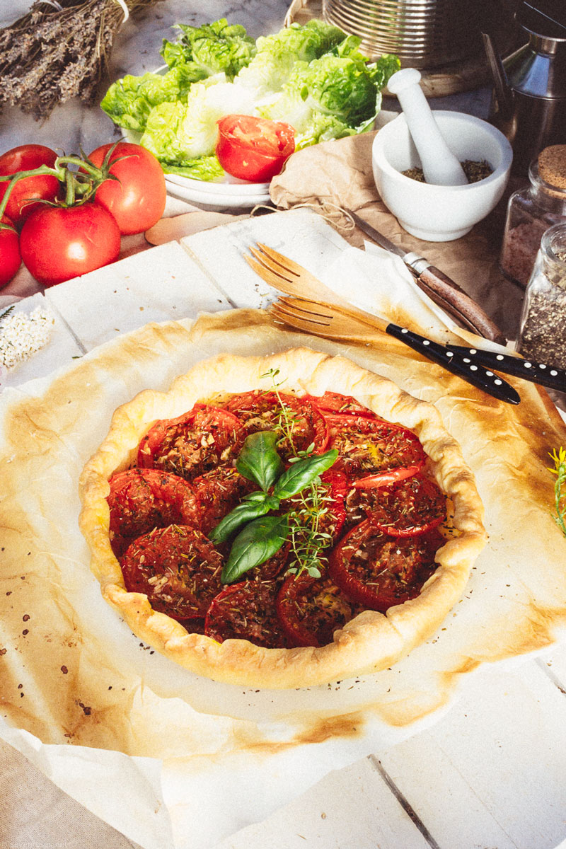 French rustic tomato tart with puff pastry