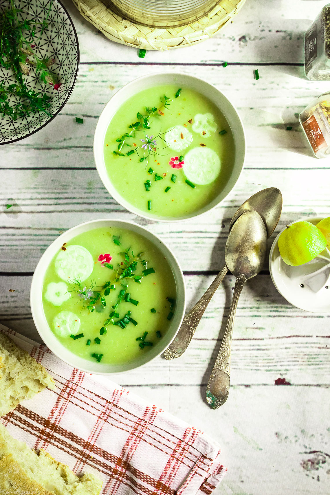 It's so hot! This refreshing summer zucchini soup is all you'll want to eat.