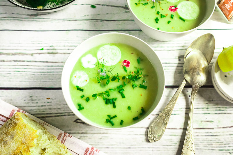 This summer zucchini soup is a simple, quick and refreshing dish, perfect for hot summer nights.